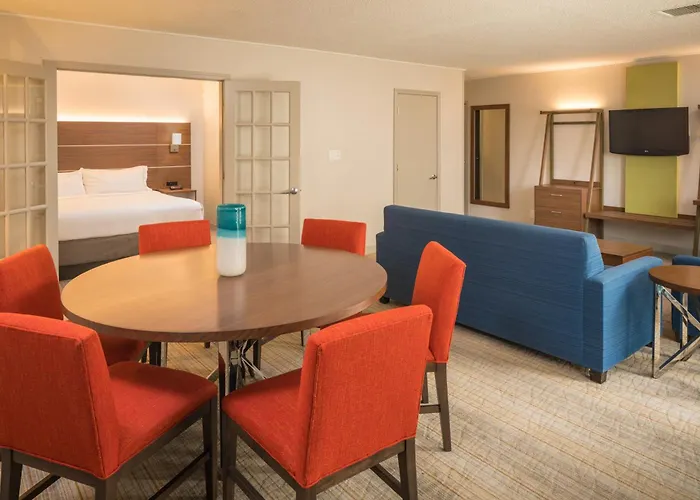 Holiday Inn Express & Suites Springfield By Ihg